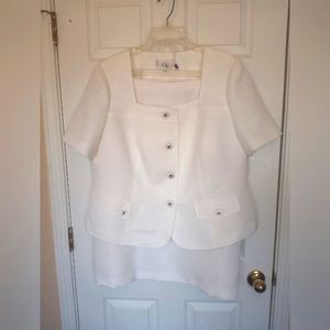 Le Suit 2 Piece White Skirt Set Size 18W